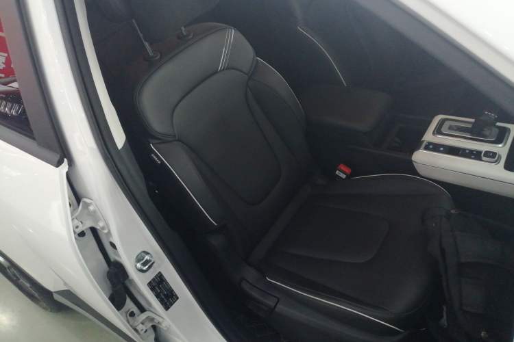 Used Hyundai ix35 2023 Musso 2.0L Deluxe Edition DLX Right Front Seat