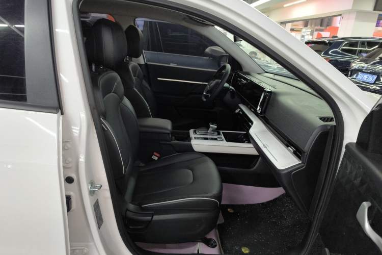 Used Hyundai ix35 2023 Musso 2.0L Prestige LUX Edition Right Front Seat