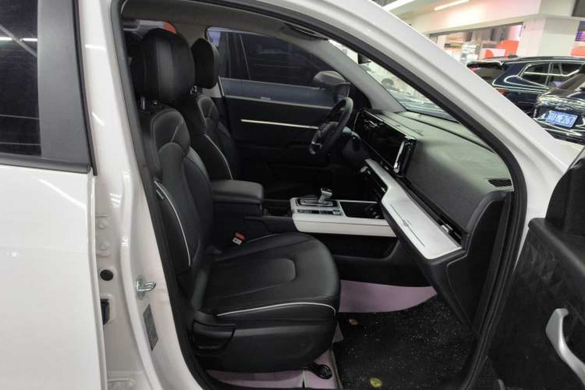Used Hyundai ix35 2023 Musso 2.0L Prestige LUX Edition Right Front Seat