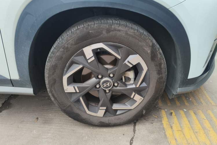 Used Hyundai ix35 2023 Musso 2.0L Prestige LUX Edition Right Front Wheel Hub