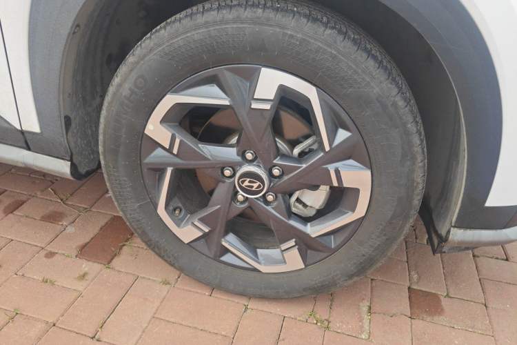 Used Hyundai ix35 2023 Musso 2.0L Deluxe Edition DLX Right Front Wheel Hub