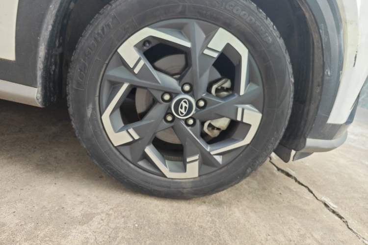 Used Hyundai ix35 2023 Musso 2.0L Deluxe Edition DLX Right Front Wheel Hub