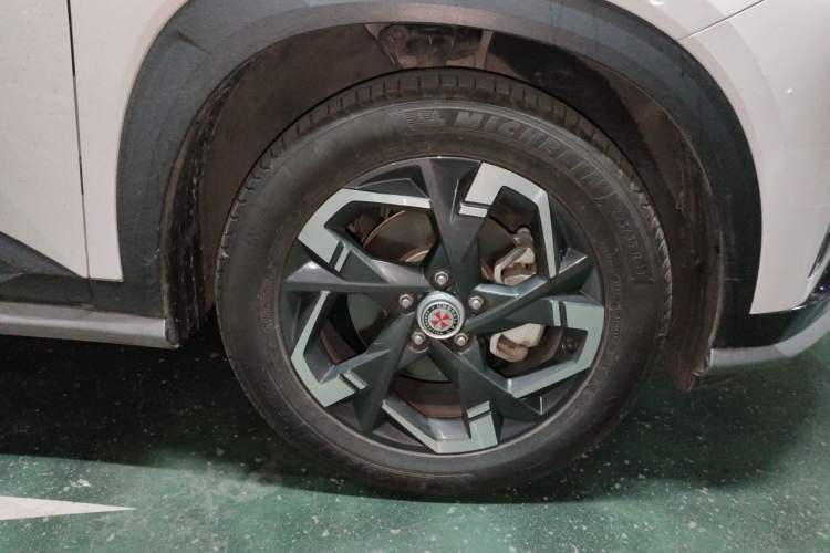 Used Hyundai ix35 2023 Musso 2.0L Prestige LUX Edition Right Front Wheel Hub