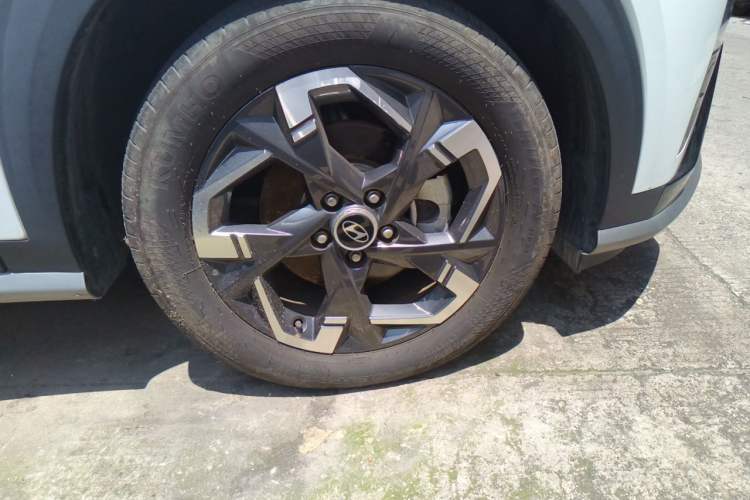 Used Hyundai ix35 2023 Musso 2.0L Deluxe Edition DLX Right Front Wheel Hub