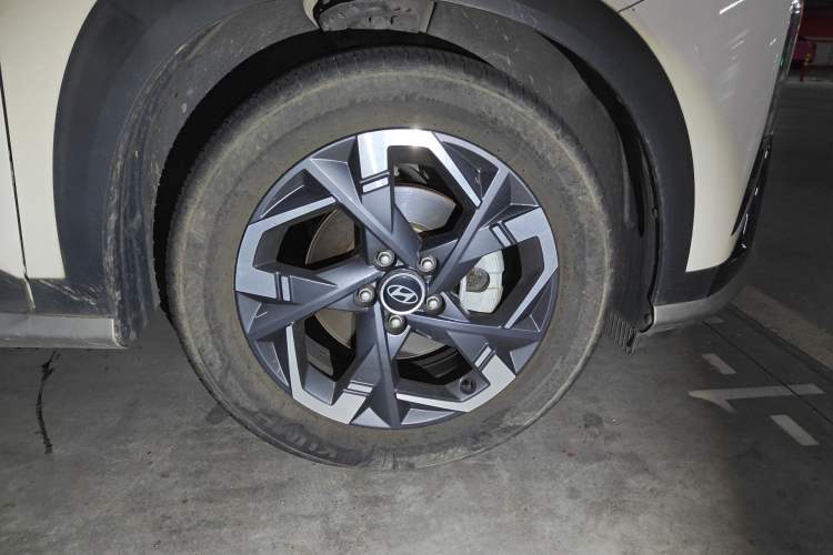 Used Hyundai ix35 2023 Musso 2.0L Deluxe Edition DLX Right Front Wheel Hub