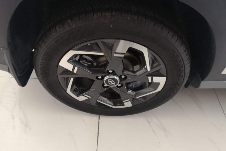 Used Hyundai ix35 2023 Musso 2.0L Deluxe Edition DLX Right Rear Wheel Hub