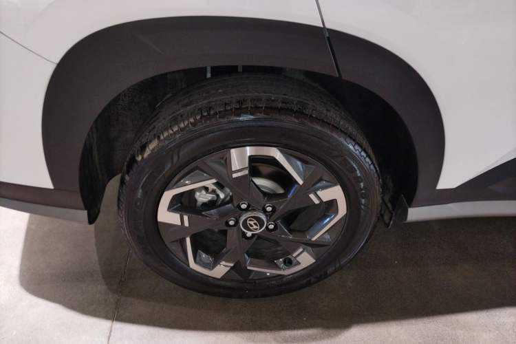 Used Hyundai ix35 2023 Musso 2.0L Deluxe Edition DLX Right Rear Wheel Hub