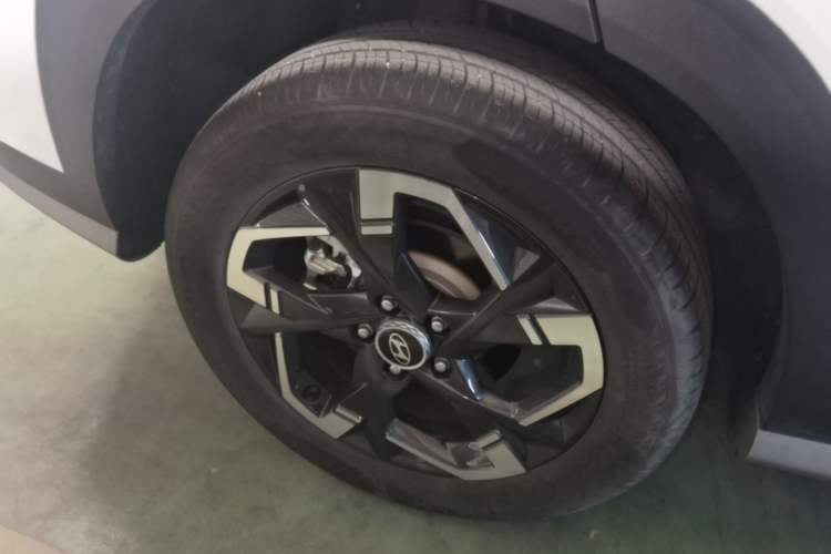 Used Hyundai ix35 2023 Musso 2.0L Deluxe Edition DLX Right Rear Wheel Hub