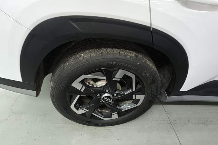 Used Hyundai ix35 2023 Musso 2.0L Prestige LUX Edition Right Rear Wheel Hub