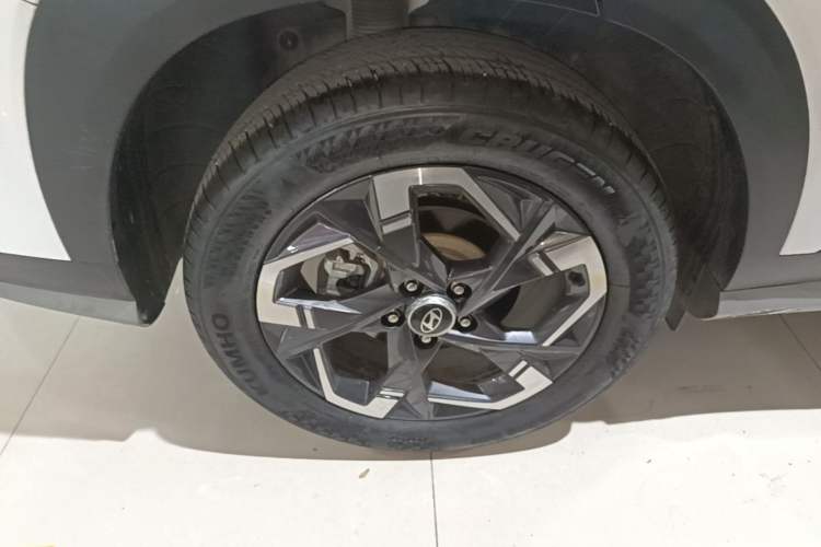 Used Hyundai ix35 2023 Musso 2.0L Deluxe Edition DLX Right Rear Wheel Hub