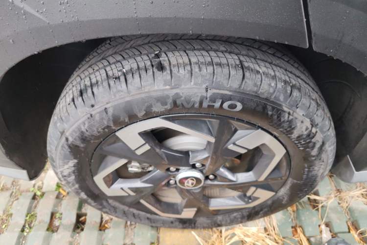 Used Hyundai ix35 2023 Musso 2.0L Prestige LUX Edition Right Rear Wheel Hub