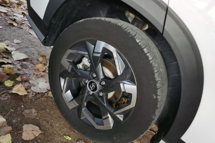 Used Hyundai ix35 2023 Musso 2.0L Deluxe Edition DLX Right Rear Wheel Hub