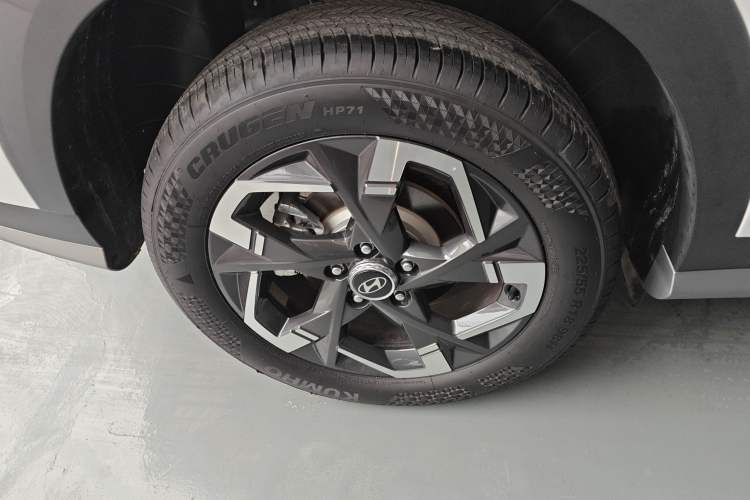 Used Hyundai ix35 2023 Musso 2.0L Deluxe Edition DLX Right Rear Wheel Hub