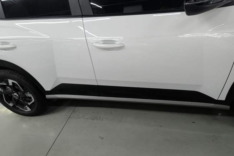 Used Hyundai ix35 2023 Musso 2.0L Prestige LUX Edition Right Side Sill