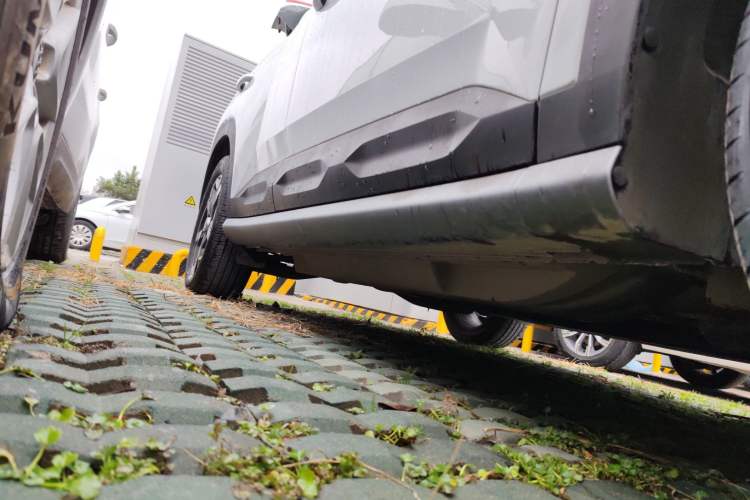 Used Hyundai ix35 2023 Musso 2.0L Prestige LUX Edition Right Side Sill