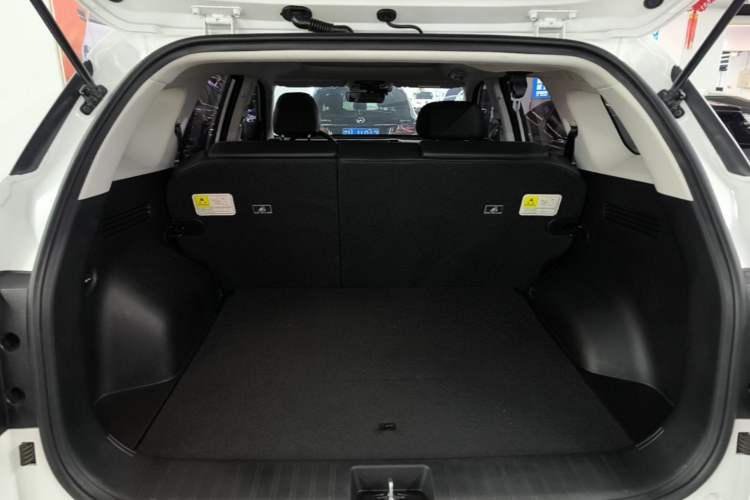 Used Hyundai ix35 2023 Musso 2.0L Prestige LUX Edition Trunk