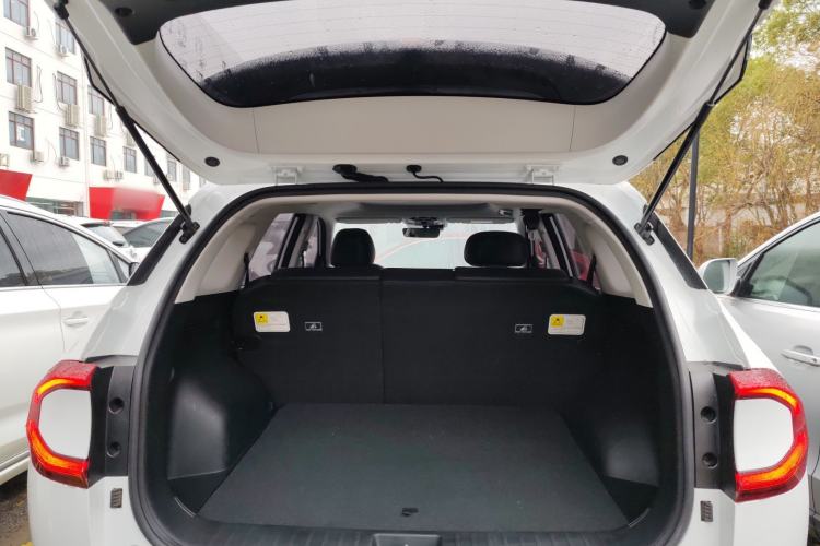 Used Hyundai ix35 2023 Musso 2.0L Prestige LUX Edition Trunk