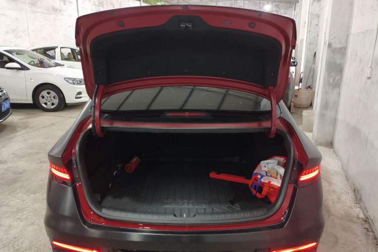 Used Hyundai Lafesta 2019 280TGDi Smart Edition China VI Standard Trunk