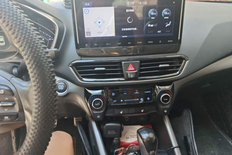 Used Hyundai Lafesta 2019 280TGDi Smart Speed Version China VI Standard Audio And AC Panel