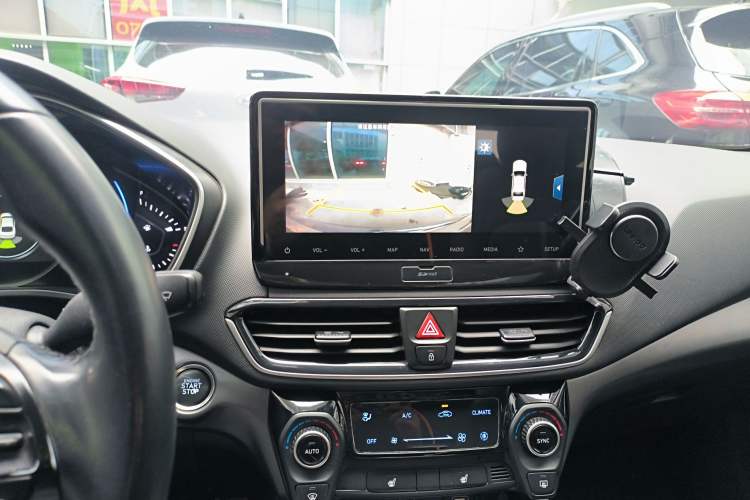 Used Hyundai Lafesta 2019 280TGDi Smart Speed Version China VI Standard Audio And AC Panel