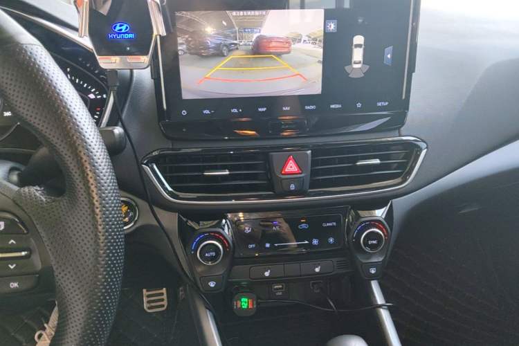 Used Hyundai Lafesta 2019 280TGDi Smart Speed Version China VI Standard Audio And AC Panel