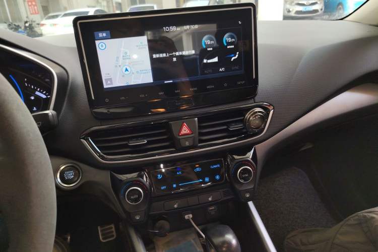 Used Hyundai Lafesta 2019 280TGDi Smart Speed Version China VI Standard Audio And AC Panel