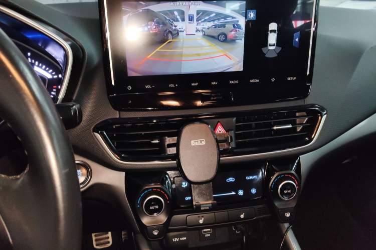 Used Hyundai Lafesta 2019 280TGDi Smart Speed Version China VI Standard Audio And AC Panel