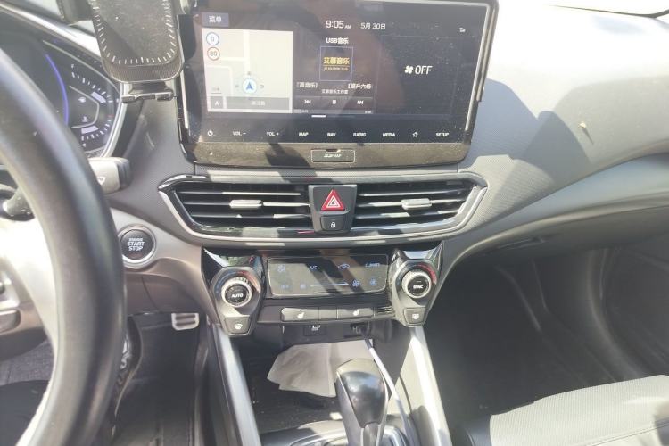 Used Hyundai Lafesta 2019 280TGDi Smart Speed Version China VI Standard Audio And AC Panel