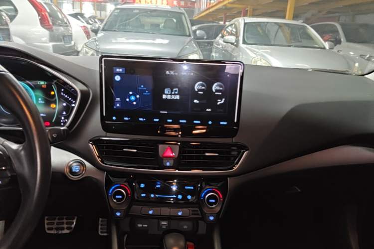 Used Hyundai Lafesta 2019 280TGDi Smart Speed Version China V Standard Audio And AC Panel