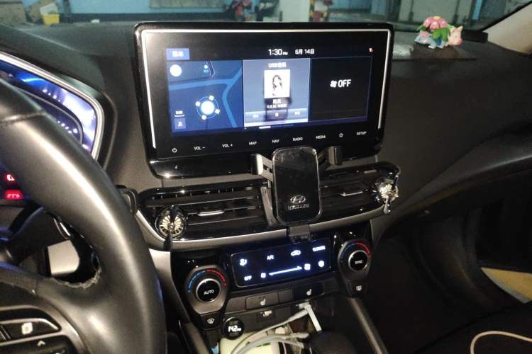 Used Hyundai Lafesta 2019 280TGDi Smart Speed Version China V Standard Audio And AC Panel