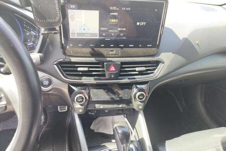 Used Hyundai Lafesta 2019 280TGDi Smart Speed Version China VI Standard Audio And AC Panel