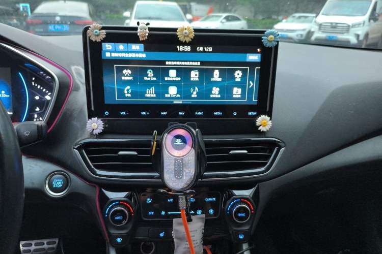 Used Hyundai Lafesta 2019 280TGDi Smart Speed Version China VI Standard Audio And AC Panel