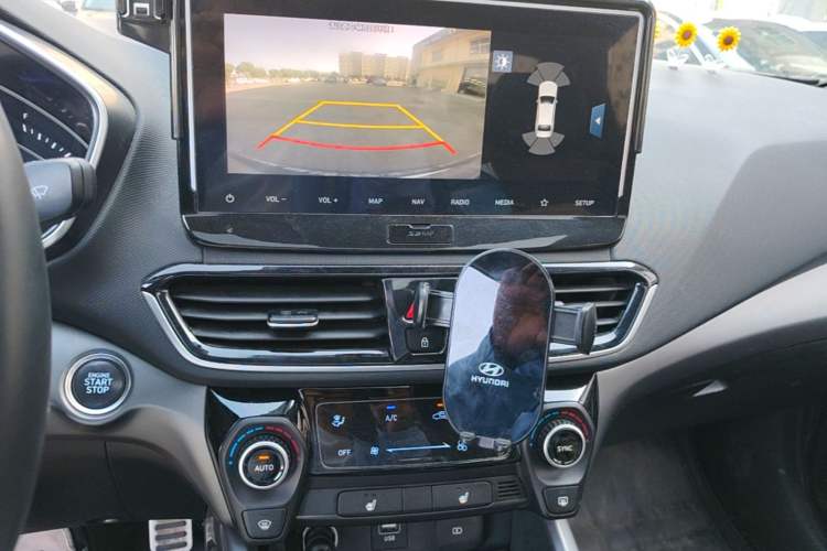 Used Hyundai Lafesta 2019 280TGDi Smart Speed Version China VI Standard Audio And AC Panel
