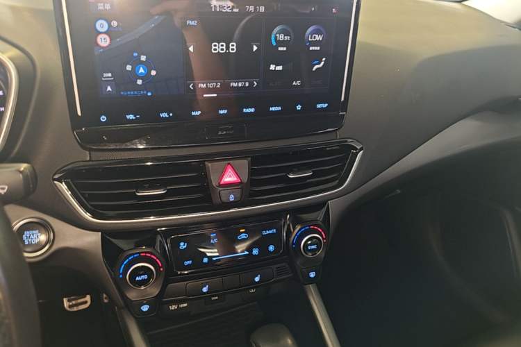 Used Hyundai Lafesta 2019 280TGDi Smart Speed Version China VI Standard Audio And AC Panel