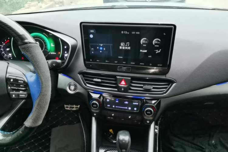 Used Hyundai Lafesta 2019 280TGDi Smart Speed Version China VI Standard Audio And AC Panel