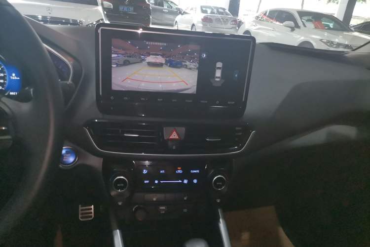 Used Hyundai Lafesta 2019 280TGDi Smart Speed Version China VI Standard Audio And AC Panel