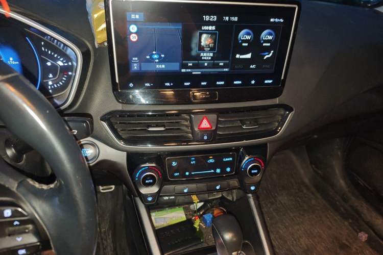Used Hyundai Lafesta 2019 280TGDi Smart Speed Version China V Standard Audio And AC Panel