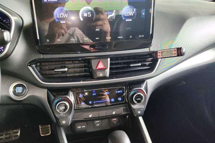 Used Hyundai Lafesta 2019 280TGDi Smart Speed Version China VI Standard Audio And AC Panel