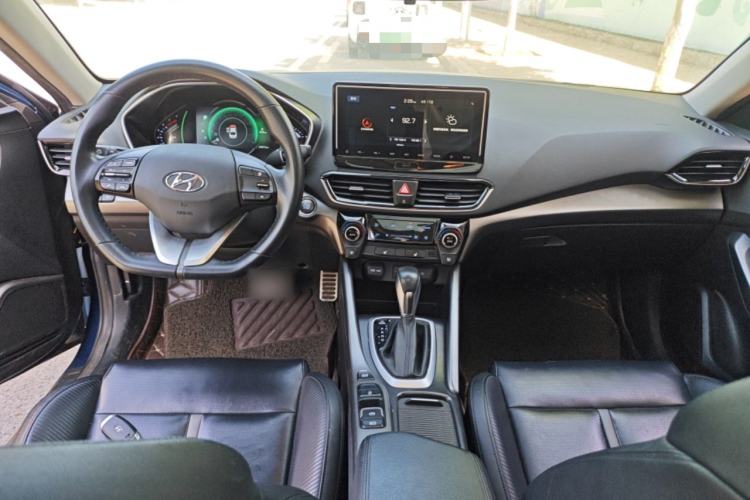 Used Hyundai Lafesta 2019 280TGDi Smart Speed Version China V Standard Center Console