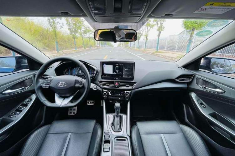 Used Hyundai Lafesta 2019 280TGDi Smart Speed Version China VI Standard Center Console