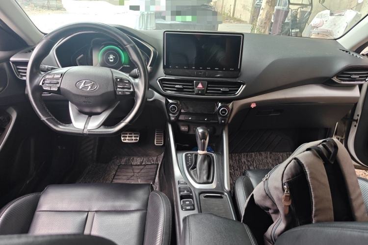 Used Hyundai Lafesta 2019 280TGDi Smart Speed Version China VI Standard Center Console