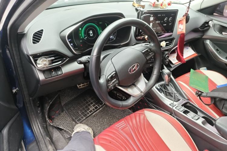 Used Hyundai Lafesta 2019 280TGDi Smart Speed Version China VI Standard Center Console