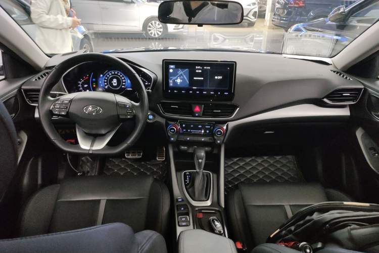 Used Hyundai Lafesta 2019 280TGDi Smart Speed Version China V Standard Center Console