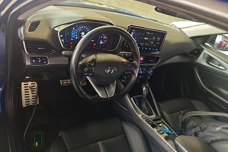Used Hyundai Lafesta 2019 280TGDi Smart Speed Version China VI Standard Center Console