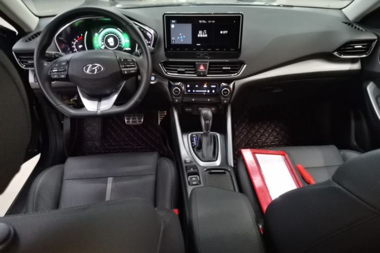 Used Hyundai Lafesta 2019 280TGDi Smart Speed Version China VI Standard Center Console