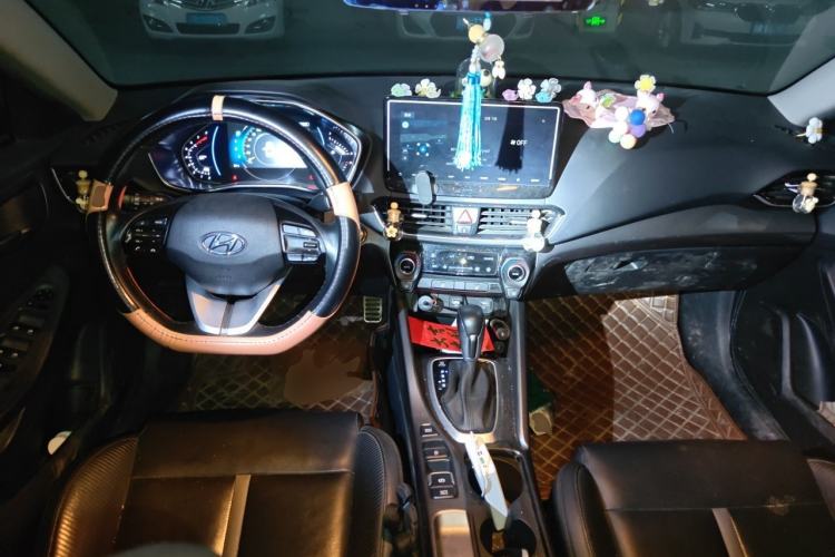 Used Hyundai Lafesta 2019 280TGDi Smart Speed Version China V Standard Center Console