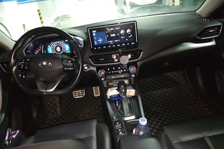 Used Hyundai Lafesta 2019 280TGDi Smart Speed Version China VI Standard Center Console