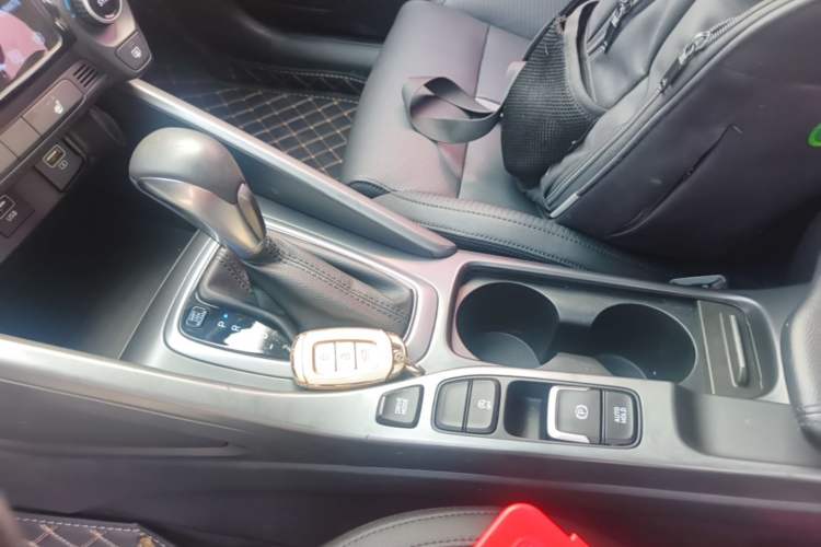 Used Hyundai Lafesta 2019 280TGDi Smart Speed Version China VI Standard Gear Lever