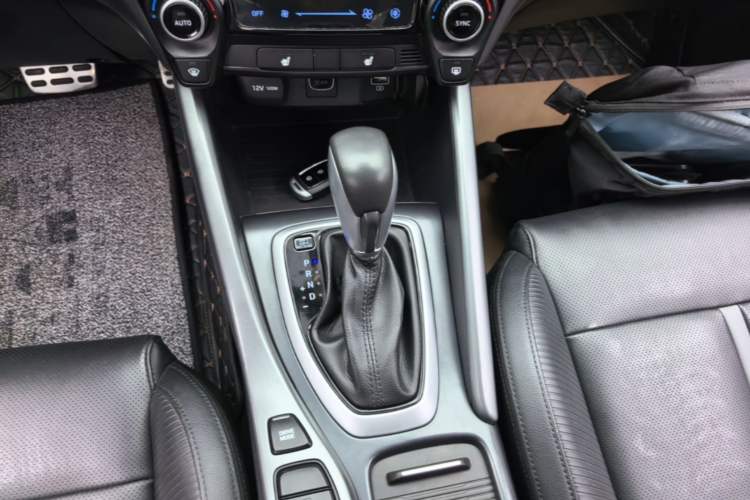 Used Hyundai Lafesta 2019 280TGDi Smart Speed Version China VI Standard Gear Lever