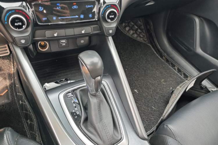 Used Hyundai Lafesta 2019 280TGDi Smart Speed Version China VI Standard Gear Lever